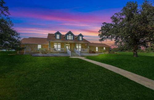 Fredericksburg House | The KK Ranch-Private Pool-Hill Country Bliss