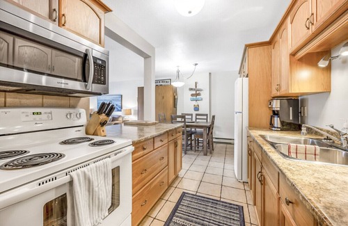 Central Okanagan Apartment | The Lakeside Condo #202