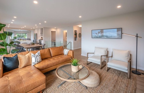 Okanagan-Similkameen House | The Lakeview House - Gorgeous Summerland Home with Pool, Hot Tub & Views!