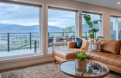 Okanagan-Similkameen House | The Lakeview House - Gorgeous Summerland Home with Pool, Hot Tub & Views!