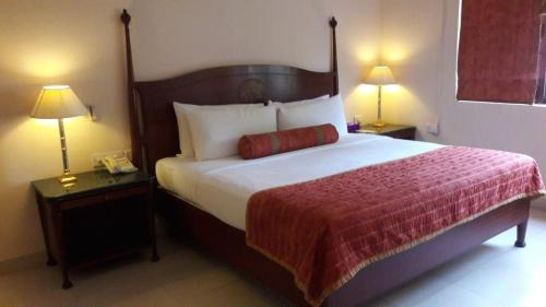 Khajuraho Hotel | The Lalit Traveller Khajuraho