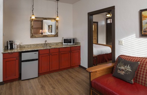 Estes Park Cabin | The Landing at Estes Park - Riverside Retreat