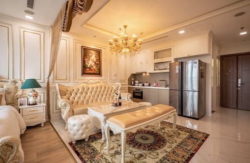 Hang Xanh Apartment | The Landmark 81 1BR Apartment Style Royal