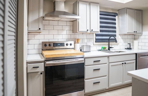 Gunter Afs House | The Landmark Residence-Cozy 3-bedroom condo in quiet neighborhood