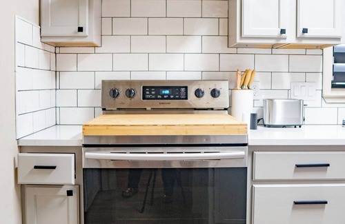 Gunter Afs House | The Landmark Residence-Cozy 3-bedroom condo in quiet neighborhood