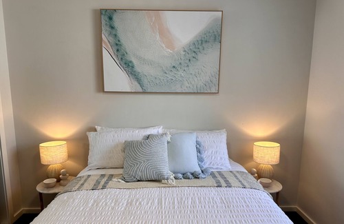 Broadmeadow Apartment | The Laneway Private Retreat, Cosy and Convenient. In the heart of Newcastle