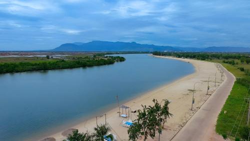 Kampot Hotel | The Last Beach House