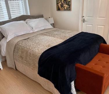 Broad Hinton House | The Laurels Retreat