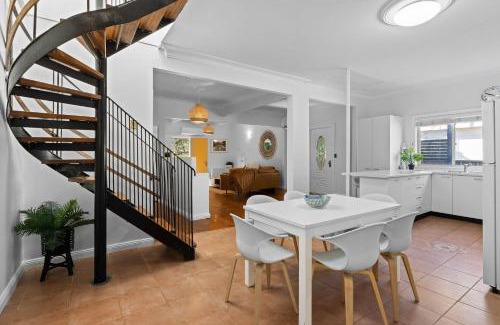 Budgewoi House | The Lazy Mimosa from beach days & bike rides to sunset drinks by the fire pit.