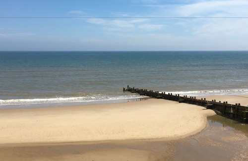 Bacton Hotel | The Leas Beach Park