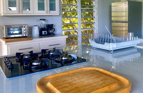 Corinthe Apartment | The Ledge - Sunrise Studio