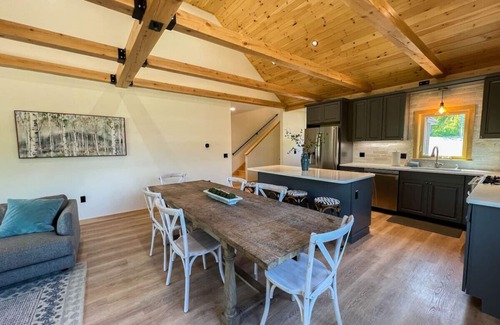 Bartlett House | The Ledgeview Lodge | Brand New, Hot tub, Views