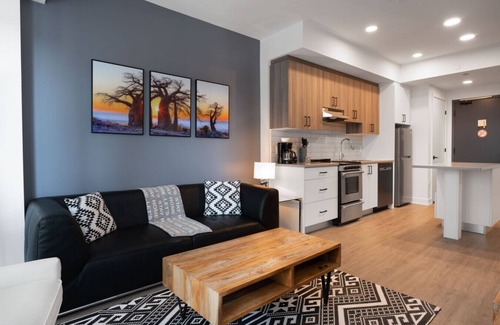 Centretown West Apartment | The Lennox 1 BR + DEN