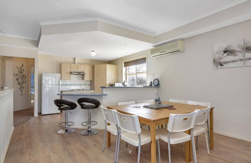 Port Willunga House | The Lighthouse ~ Port Willunga - Cosy Coastal Townhouse in Port Willunga