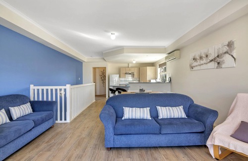 Port Willunga House | The Lighthouse ~ Port Willunga - Cosy Coastal Townhouse in Port Willunga