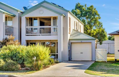 Port Willunga House | The Lighthouse - Port Willunga - C21 SouthCoast Holidays