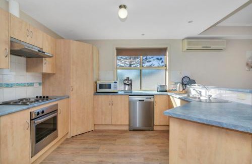 Port Willunga House | The Lighthouse - Port Willunga - C21 SouthCoast Holidays
