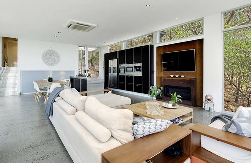 McCrae Villa | The Lighthouse Views