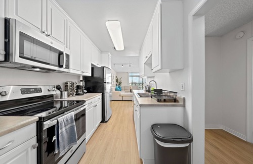Marina del Rey Apartment | The Lilas-3BR Venice Beach Retreat with View, Pool & Hot Tub