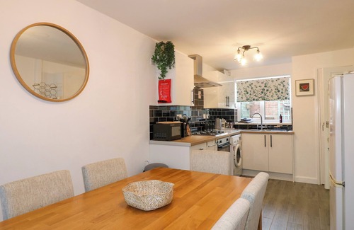 Chesterfield Cottage | THE LILY PAD, family friendly, with a garden in Chesterfield