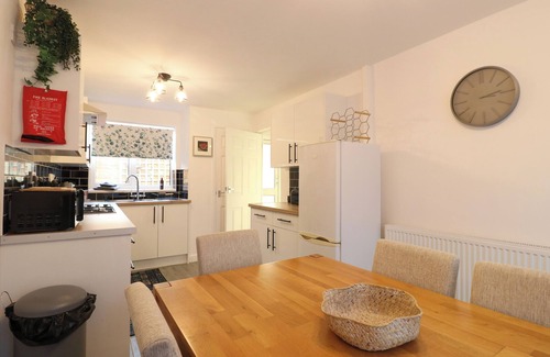 Chesterfield Cottage | THE LILY PAD, family friendly, with a garden in Chesterfield