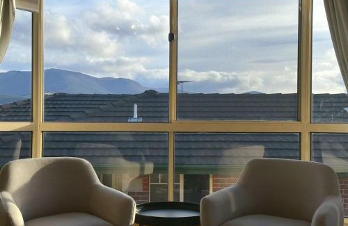 Lindisfarne House | The Lindisfarne Loft - close to CBD and Airport