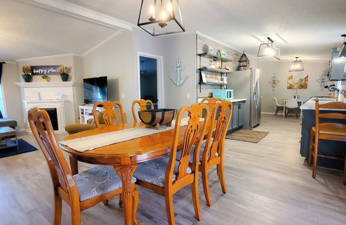 Jamestown House | THE LINKVIEW GETAWAY 4 bed/2 bath. 3 m to Jamestown Marina. 1 m from town square