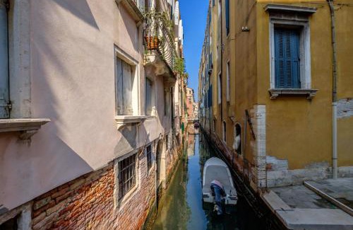 Castello Apartment | The Lion's House APT2