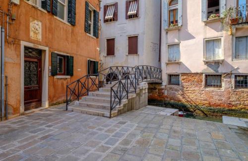 Castello Apartment | The Lion's House APT2