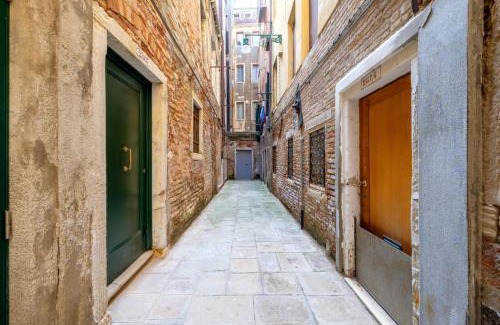 Castello Apartment | The Lion's House APT2