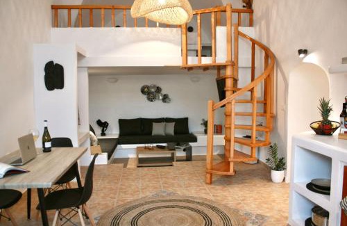 Fira Villa | The Lithos Villa by A Terre Cave Villas