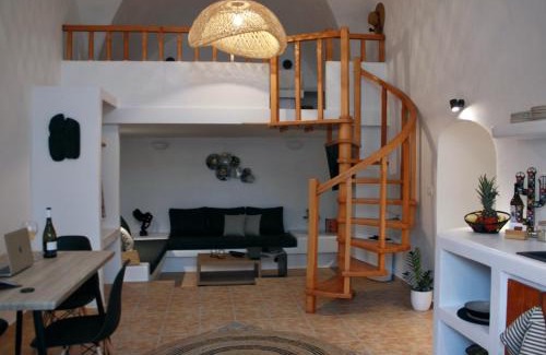 Fira Villa | The Lithos Villa by A Terre Cave Villas