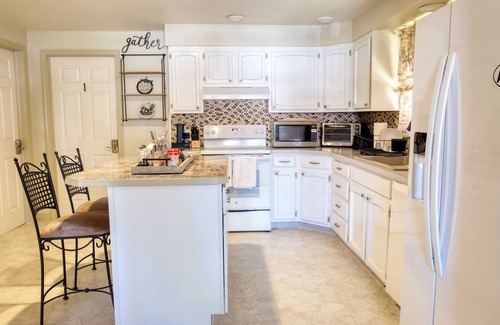 Niagara Falls Bed & Breakfast | The Little bed & breakfast in Niagara Falls, NY