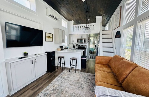 Austin Apartment | The Little Lonestar | Pool & Hot Tub