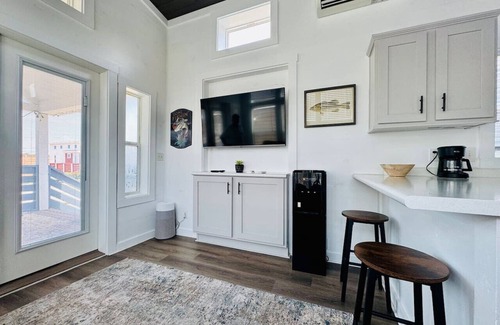 Austin Apartment | The Little Lonestar | Pool & Hot Tub