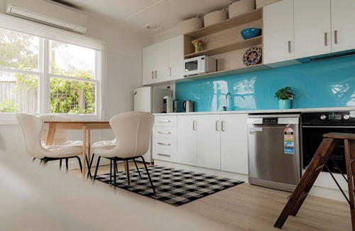 St Helens Apartment | The Little Pearl - Front row at Beauty Bay