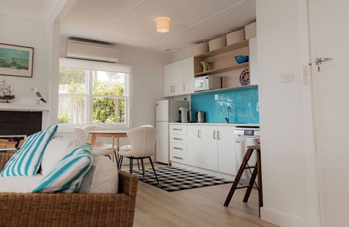 St Helens Apartment | The Little Pearl - Front row at Beauty Bay