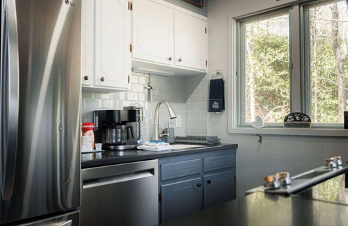 Dan River Cottage | The Little Red Barn w/Spectacular Views & Less than 1 mile - Blue Ridge Parkway
