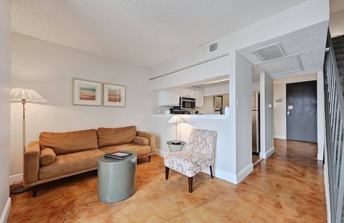 Downtown Austin Apartment | The Littlefields by Lodgewell | City Loft | B7