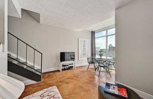 Downtown Austin Apartment | The Littlefields by Lodgewell | City Loft | B7