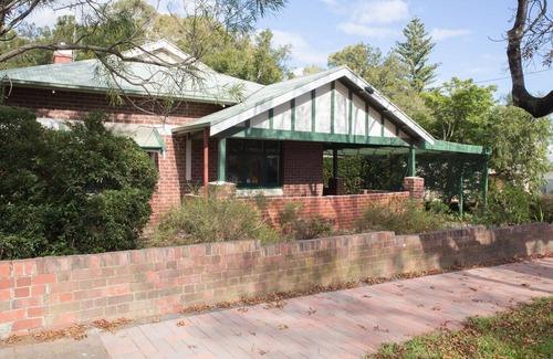 Erindale House | The living is easy in this generously proportioned 1920’s Bungalow