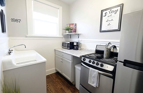 Lower Greenville Apartment | The Local Hotspot Same Day Bookings, Walkable!