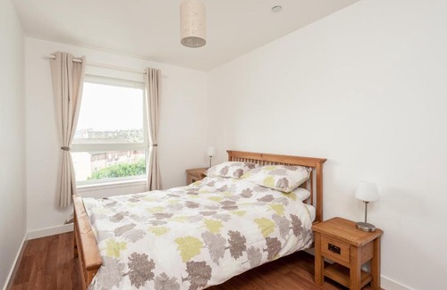 Restalrig Apartment | The Lochend Park View Residence No 2
