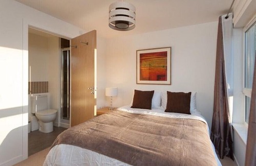 Restalrig Apartment | The Lochend Park View Residence No 1
