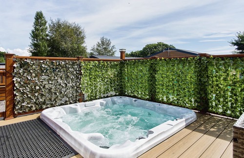 Ryde Cabin | The Lodge - a cabin that sleeps 6 guests in 3 bedrooms