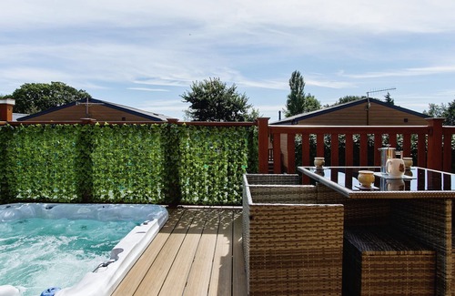 Ryde Cabin | The Lodge - a cabin that sleeps 6 guests in 3 bedrooms