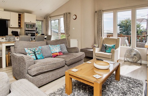 Ryde Cabin | The Lodge - a cabin that sleeps 6 guests in 3 bedrooms