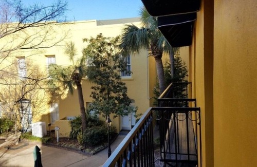 French Quarter Apartment | The Lodge Alley Inn™ - Studio