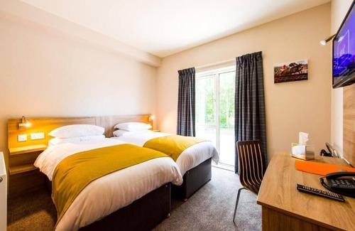 Perth Hotel | The Lodge At Perth Racecourse