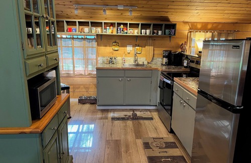 Prunedale Cabin | The Lodge at Tangled Oaks, a superbly converted barn on 6 acres on Monterey Bay.